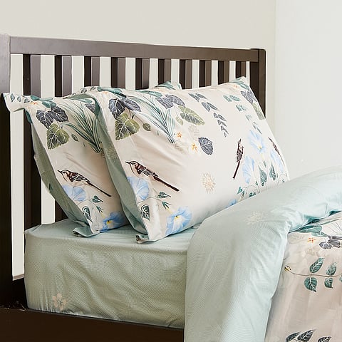 Choose pillows and beddings as gift ideas. 