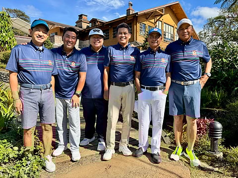 Photograph by Adrian Flores for the daily tribune 
MANILA Southwoods-2 members Danny Samaniego, Monet Garcia, Joseph Tambunting, Raul Magpantay, Thirdy Escaño and Edmund Yee strike the winning pose after ruling the Am-Championship  division of the 73rd Januarius Fil-Am Golf Invitational.