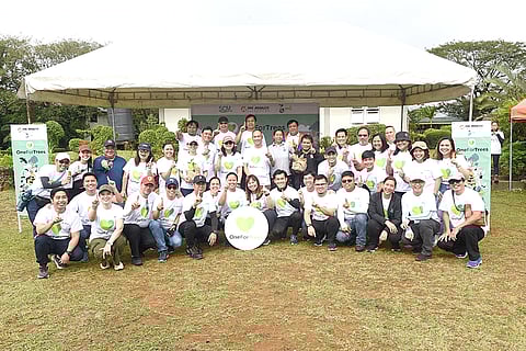 Volunteers from donor organizations also rolled up their sleeves and joined in planting the saplings onsite.