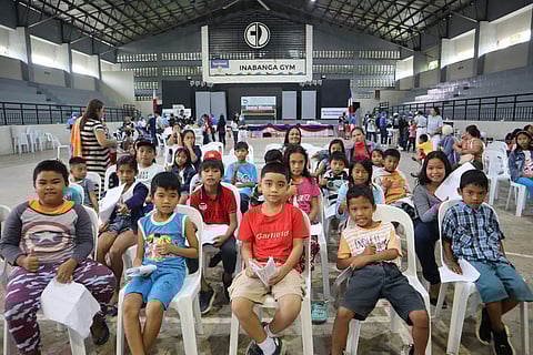 ‘I am so grateful to Tzu Chi and Master Cheng Yen — because of her, many patients were given hope and freed from blindness,’ said Orobia’s mother Fe as she thanked Dr. Carlo Nasol.