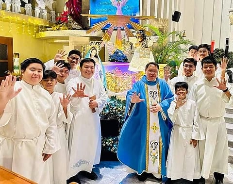 Fr. Louie Evardoni, after a recent dawn mass at Diocesan Shrine and Parish of San Jose de Quezon City along Anonas Street corner Aurora Boulevard, with members of the Ministry of Altar Servers