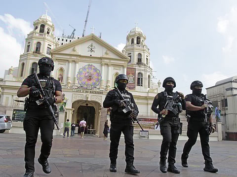 PHOTOGRAPH BY JOEY SANCHEZ MENDOZA FOR THE DAILY TRIBUNE
@tribunephl_joey Show of force With the bombing of the Mindanao State University gymnasium during Mass last Sunday, the Manila Police District
deploys its Special Weapons and Tactics unit in places of convergence like the iconic Quiapo Church.