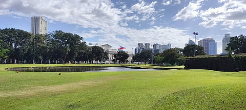 Photograph by Marc Anthony Reyes for the daily tribune
THIS is the dreaded Hole No. 10 of Intramuros where balls — most likely — end in watery grave.