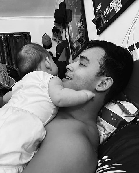 Diego Loyzaga and his baby daughter. Photo courtesy of @diegoloyzaga | Instagram. 