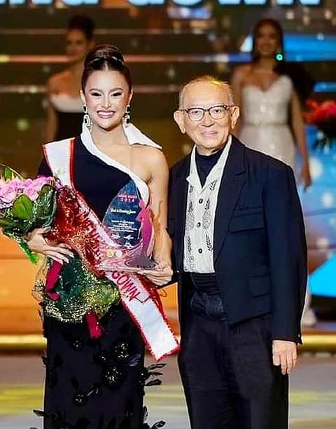 photographs courtesy of miss cebu
Designer and Pageant Chair Philip Rodriguez with Joelle Devine Uy, Best in Evening Gown by Jun Escario.