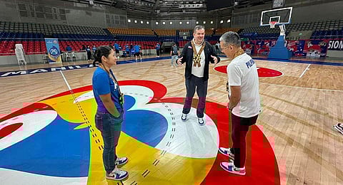 PHOTOGRAPH COURTESY OF SBP
PSC chairman Richard ‘Dickie’ Bachmann is ready to welcome the PBA at the Ninoy Aquino Stadium. Also shown in this file photo are SBP president Al Panlilio (right) and Erika Dy (left).