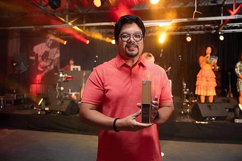 Arbie Jacinto raises his trophy after winning the Men’s II division in the guests’ side event of the BMW Golf Cup World Finals at the Fancourt Golf Resort in South Africa. | PHOTOGRAPH COURTESY OF ARBIE JACINTO