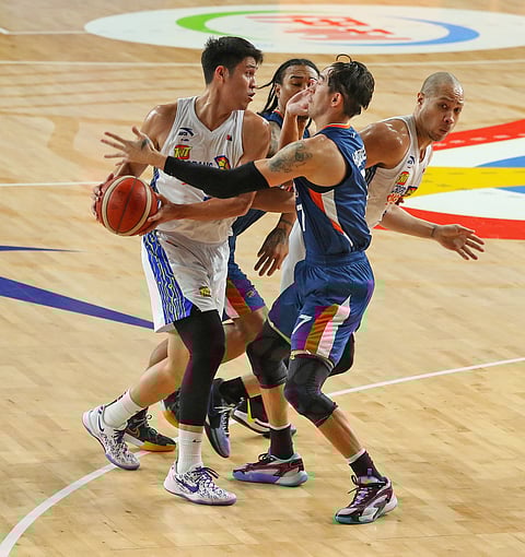 Photograph by Joey Sanchez Mendoza
for the Daily Tribune @tribunephl_joey
Calvin Oftana and TNT get past Meralco, 92-90, in their PBA Philippine Cup game Sunday at the Ninoy Aquino Stadium.