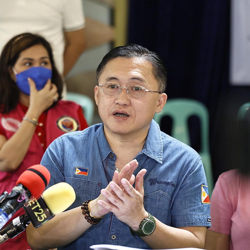 Kuya Bong inaugurates medical arts building
