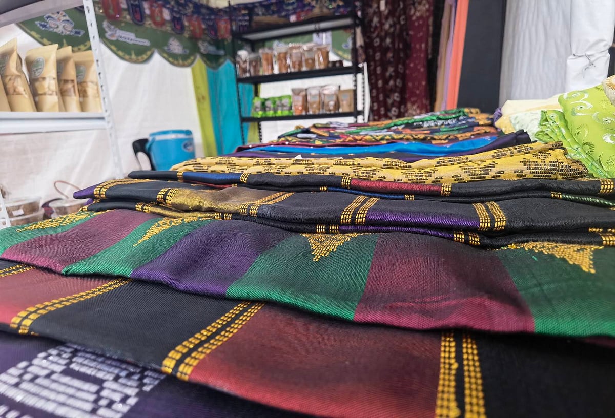 Vibrant inaul as a national fabric?