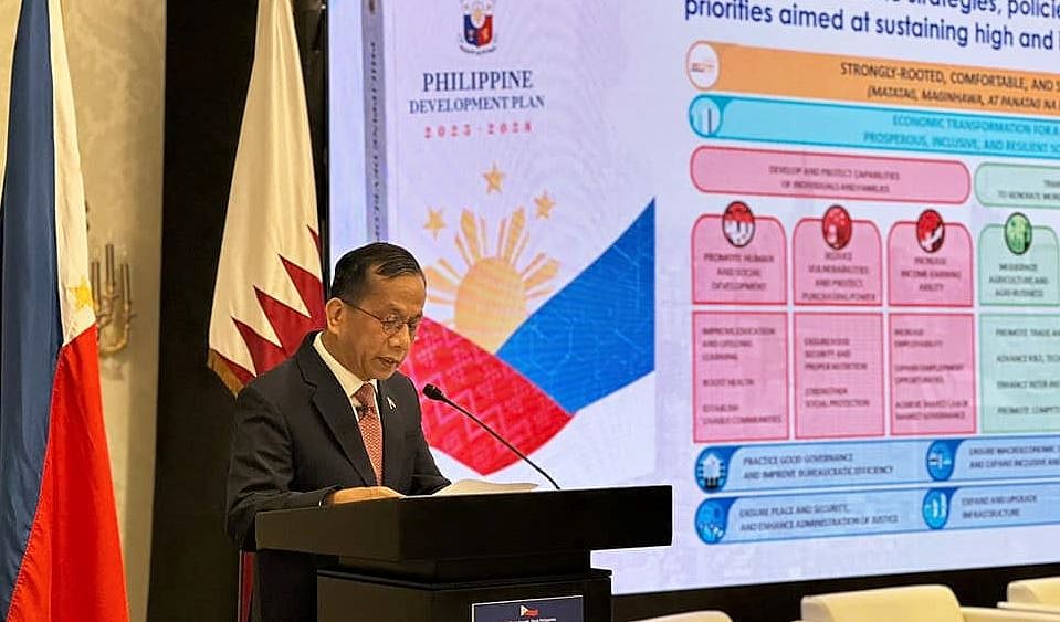 Econ team courts Qatar’s capital