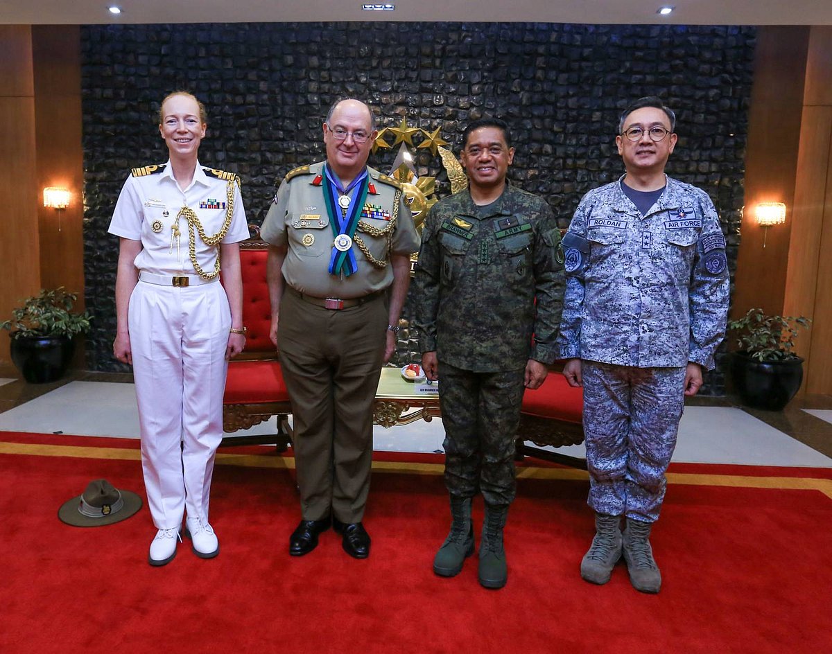 Mgen Rommel Roldan Brawner fetes outgoing Australian Defense Attaché