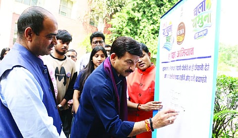 MP Manoj Tiwari addresses DU students