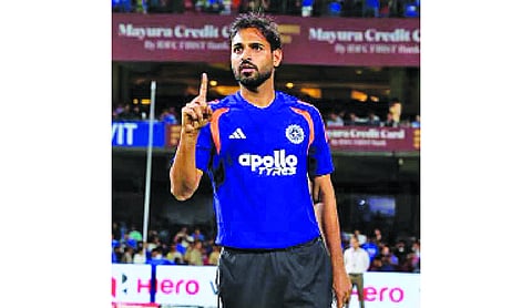 Indian bowling lacking experience, Bhuvi brings a lot of it, says Iyer 