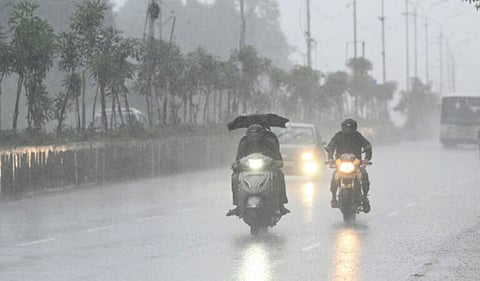 Heavy rain disrupts life in Kerala; Red alert for five districts