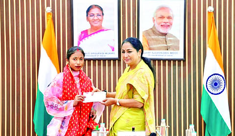 51 newlywed women get Rs 1 lakh each, Karwa Chauth kits from CM