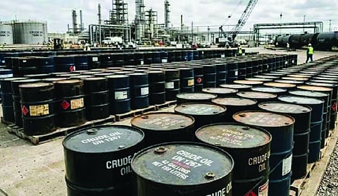 Crude oil futures fall 2% to Rs 9,631 per barrel
