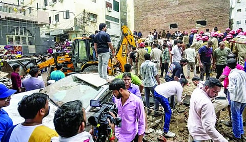 CM hands over ex-gratia to families of Satya Niketan collapse, Tughlakabad fire victims