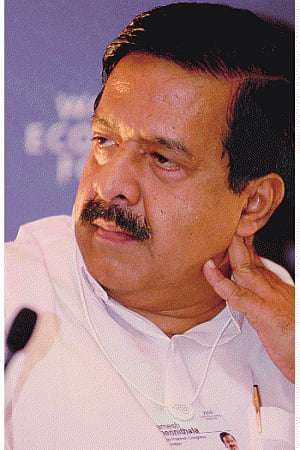 Despite gag, Chennithala refutes Chandy's claims