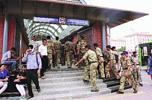 Horror as Metro stalls in tunnel