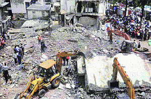 Mumbai building collapse death toll climbs to 10