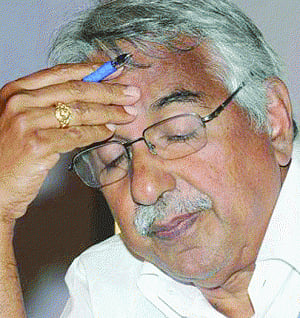 Con woman 'links': Chandy isolated in Assembly too