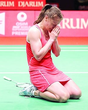 Saina loses in semis of Indonesia Series