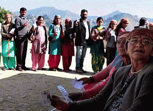 Himachal bypoll sees 17 percent voting before noon