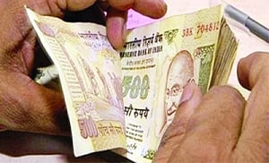 Rs to stabilise at 57-58 level within a month: Experts