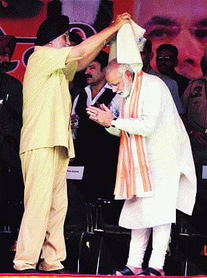 Modi embarks on 'Cong Mukt Bharat' campaign