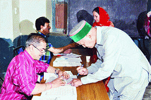 Mandi bypoll concludes amid boycott at 3 polling centres
