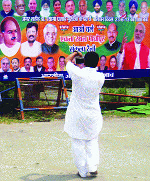 Badal 'crowns' Modi at show of strength