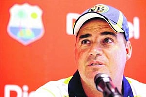 Australia fire coach Arthur, hire lehmann as replacement