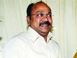 Two key DMK, PMK leaders join AIADMK