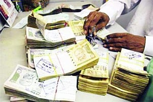 Rs worst among Asian currencies in Q1; plunges 8.6%