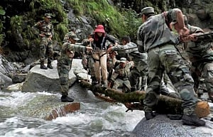 Efforts on to evacuate 900 people in U'khand, extricate bodies
