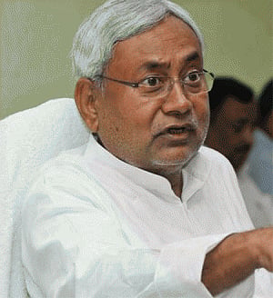 Nitish condemns blasts, seeks CISF security for temple