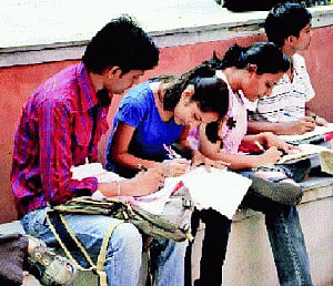 Four-year DU course challenged in court