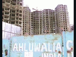 Faulty design of Gr Noida  skyscraper claims 3 lives