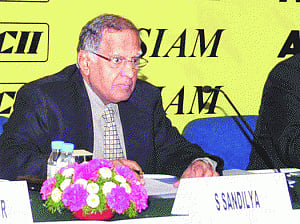 SIAM seeks stimulus package as car sales fall 9%