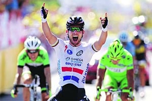 Cavendish triumphs in eventful Stage 13