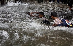 3,000 moved to safer places in Thane; 3 washed away in floods