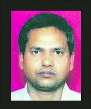 13 cops get life for killing gangster