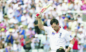 England close in on first Test win
