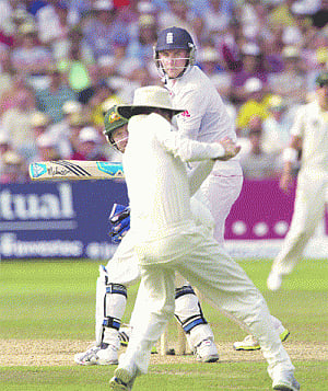 Broad, Dar face criticism over edge controversy
