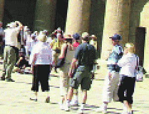 Assault on foreigners worries Tourism Ministry
