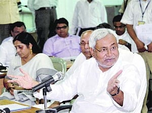 Nitish justifies divorce after burqa, puppy remarks