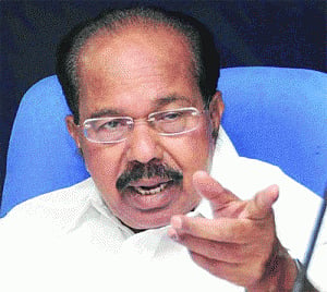 Dasgupta furnishes papers to nail Moily 'lies'