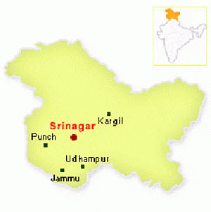 Six injured in Srinagar grenade attack