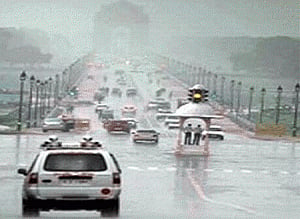 Heavy showers throw traffic out of gear in Delhi